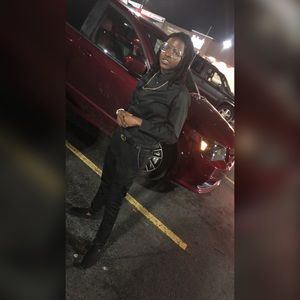 Meet your Posher, Dee